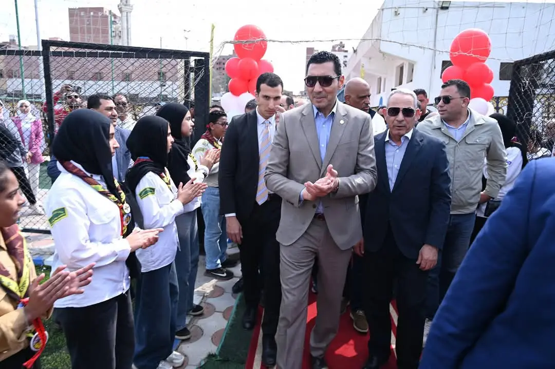 وزير الشباب والرياضة ومحافظ الإسماعيلية يفتتحان أعمال تطوير ملعب بيبسي ستارز بمركز التنمية الشبابية - 1000008203