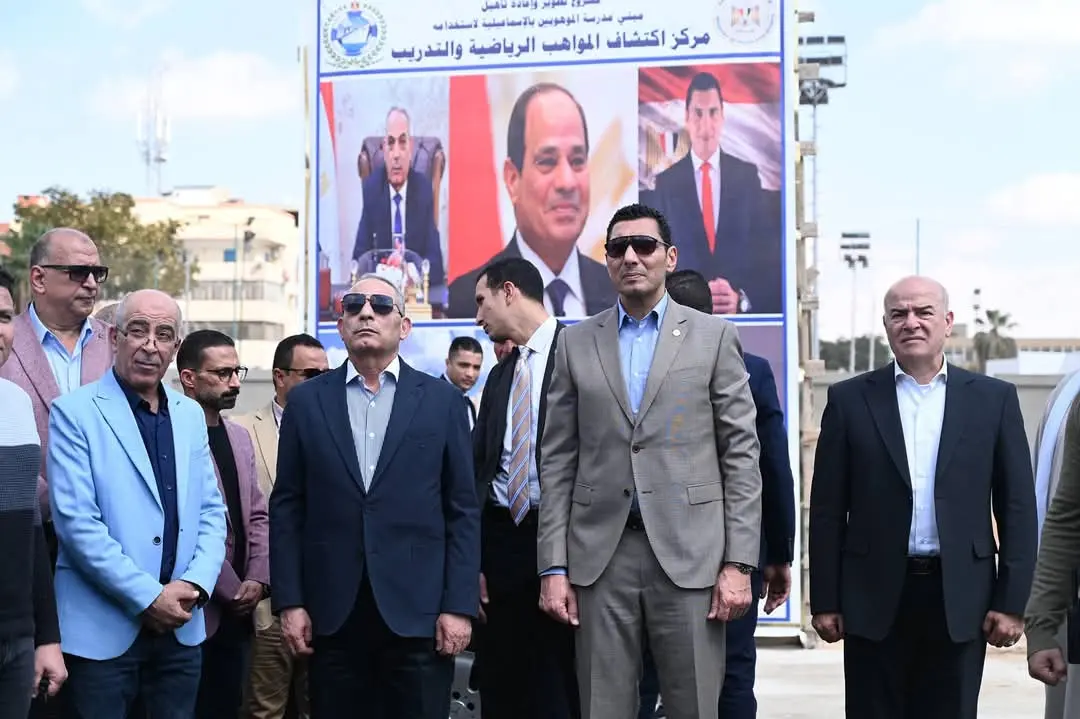 وزير الشباب والرياضة ومحافظ الإسماعيلية يفتتحان أعمال تطوير ملعب بيبسي ستارز بمركز التنمية الشبابية - 1000008204
