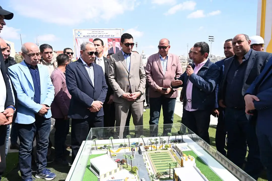 وزير الشباب والرياضة ومحافظ الإسماعيلية يفتتحان أعمال تطوير ملعب بيبسي ستارز بمركز التنمية الشبابية - 1000008206