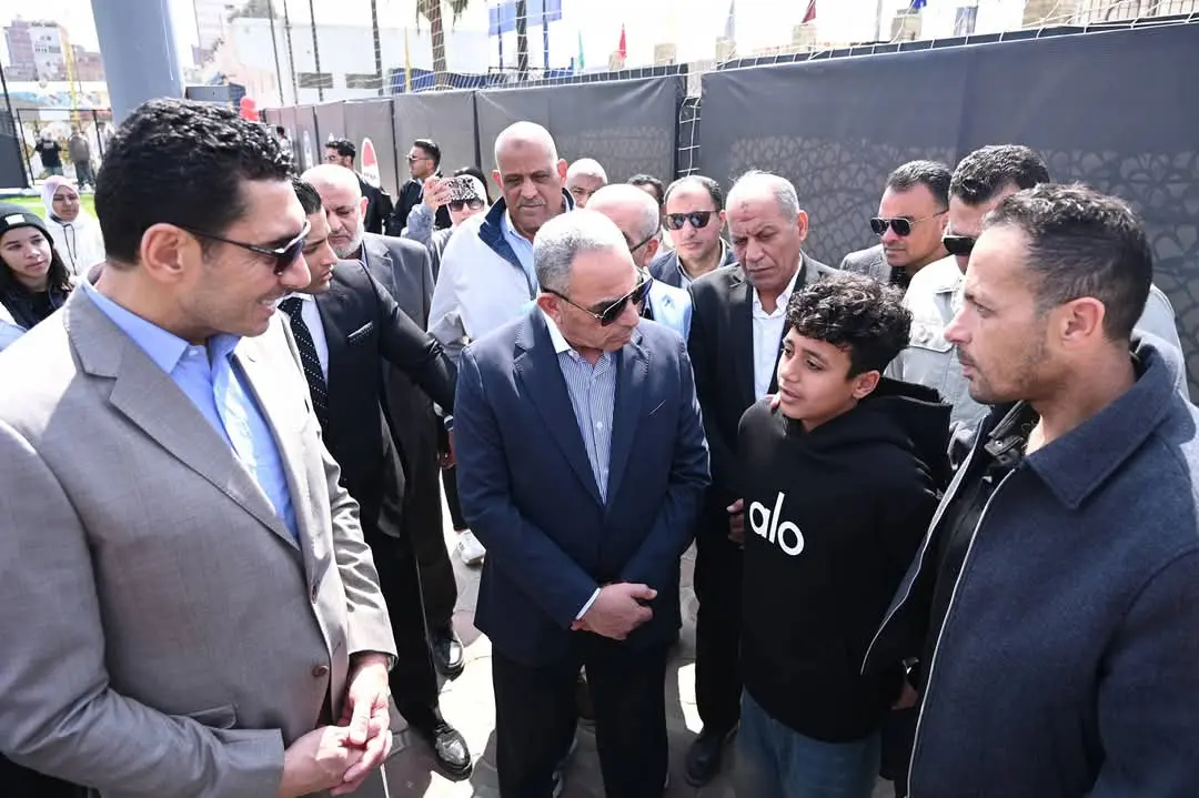 وزير الشباب والرياضة ومحافظ الإسماعيلية يفتتحان أعمال تطوير ملعب بيبسي ستارز بمركز التنمية الشبابية - 1000008208