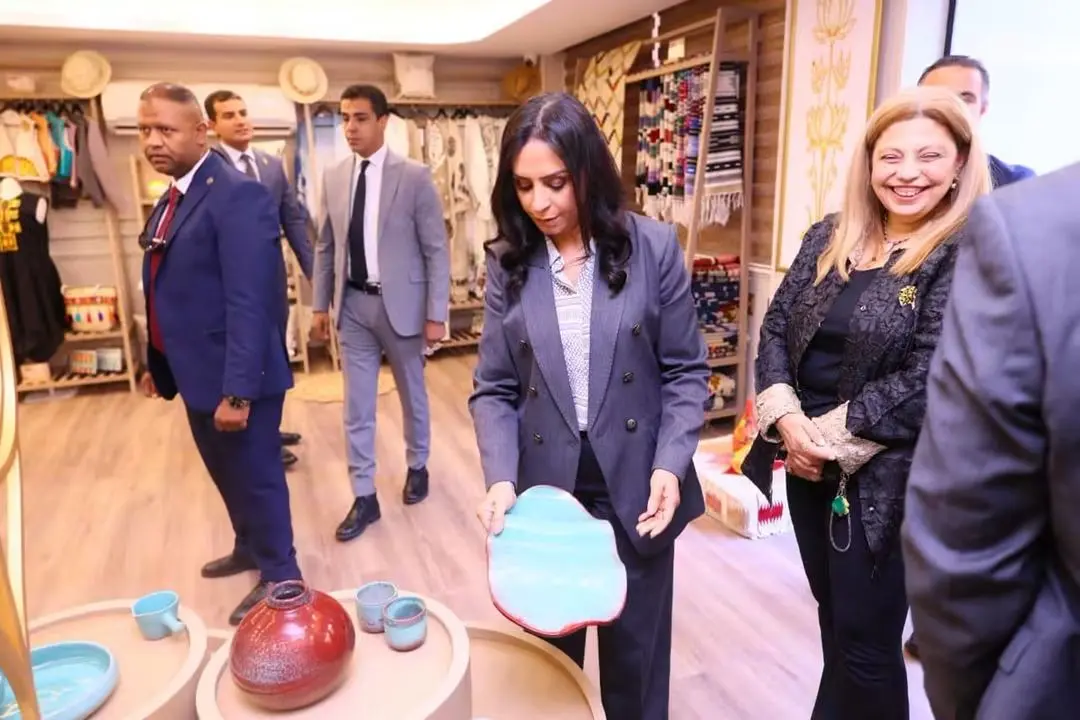 وزيرة التضامن الاجتماعي تفتتح مقر المعرض الدائم لصندوق دعم الصناعات الريفية والبيئية «لوتس» بالعجوزة.. وتترأس اجتماع مجل - 1000015797