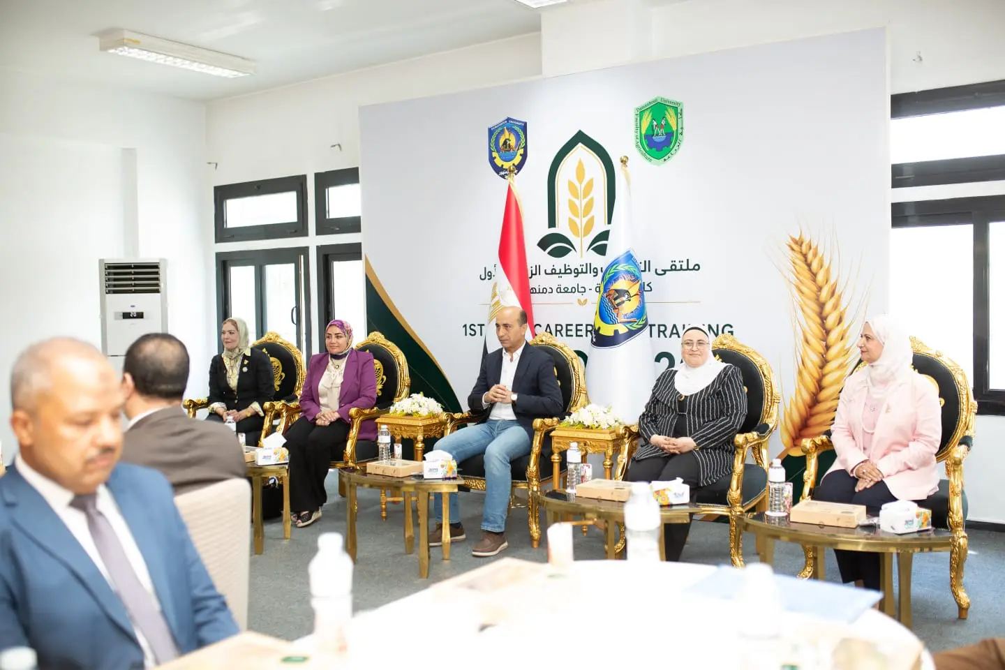 جامعة دمنهور تفتح أبواب التوظيف.. ملتقى زراعي يجمع الطلاب بكبرى الشركات - 1000051868