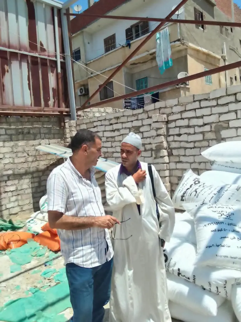 بجلباب فلاحي.. مفتش تموين يتخفى لضبط 46 شيكارة سماد بالبحيرة - 1000067832