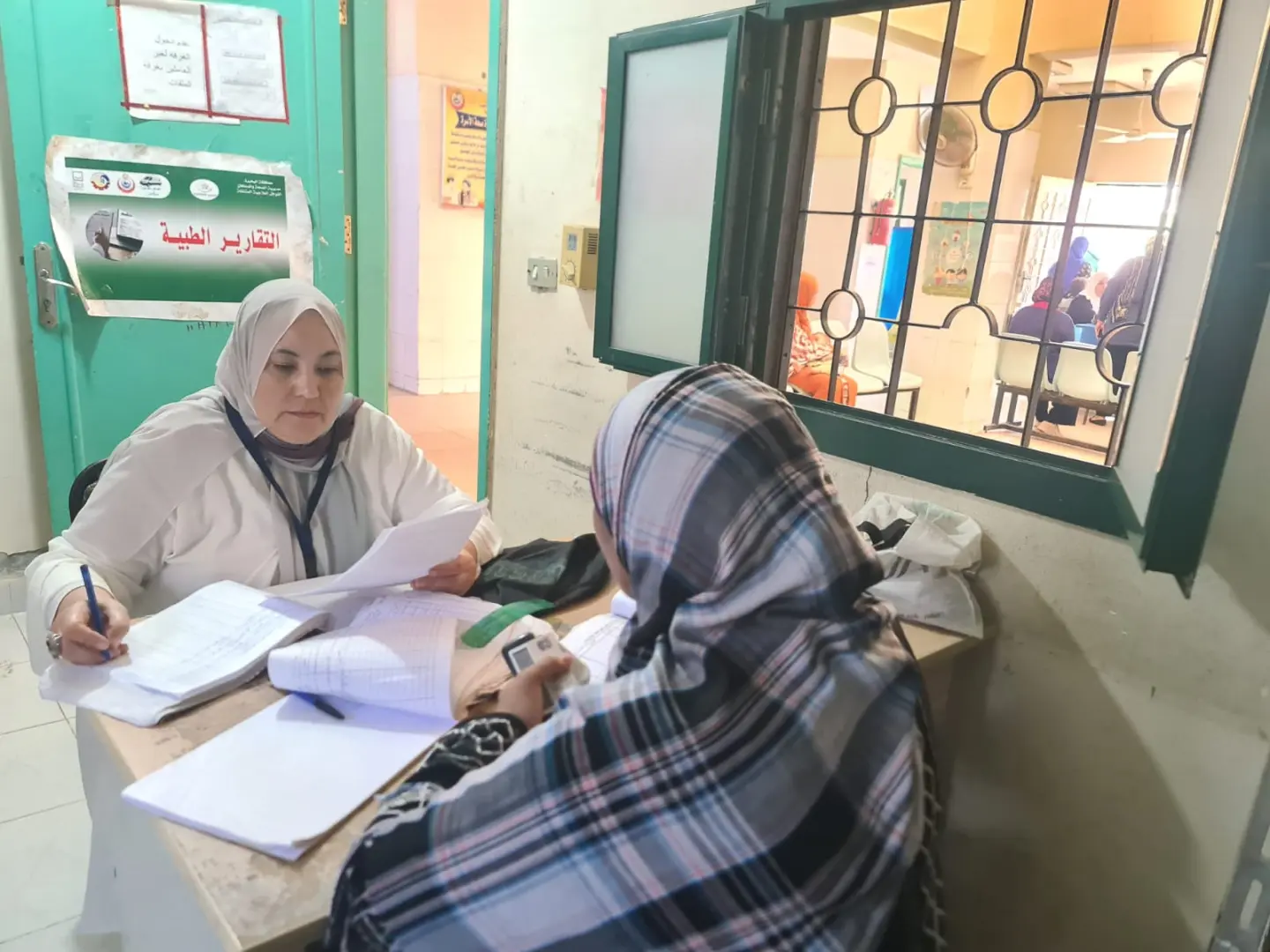 854 مواطنًا يستفيدون من قافلة طبية مجانية ببدر - 1000112136