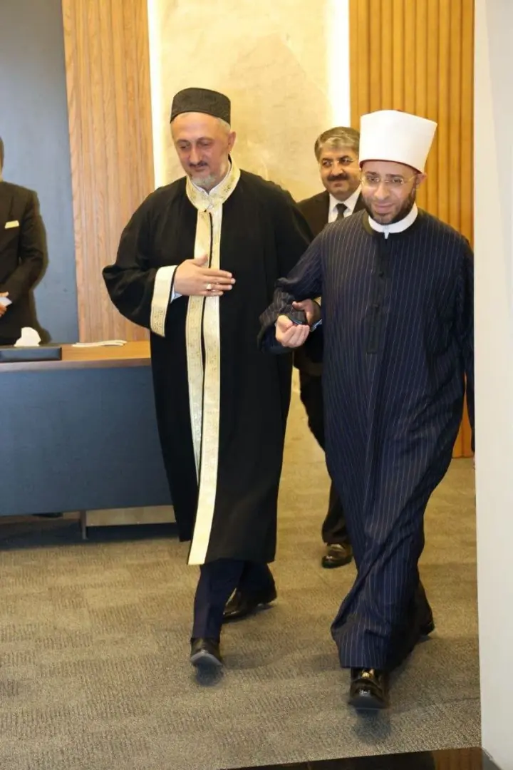 وزير الأوقاف ومفتي جورجيا يبحثان تعزيز الحوار الديني ومواجهة التطرف - 1000115595