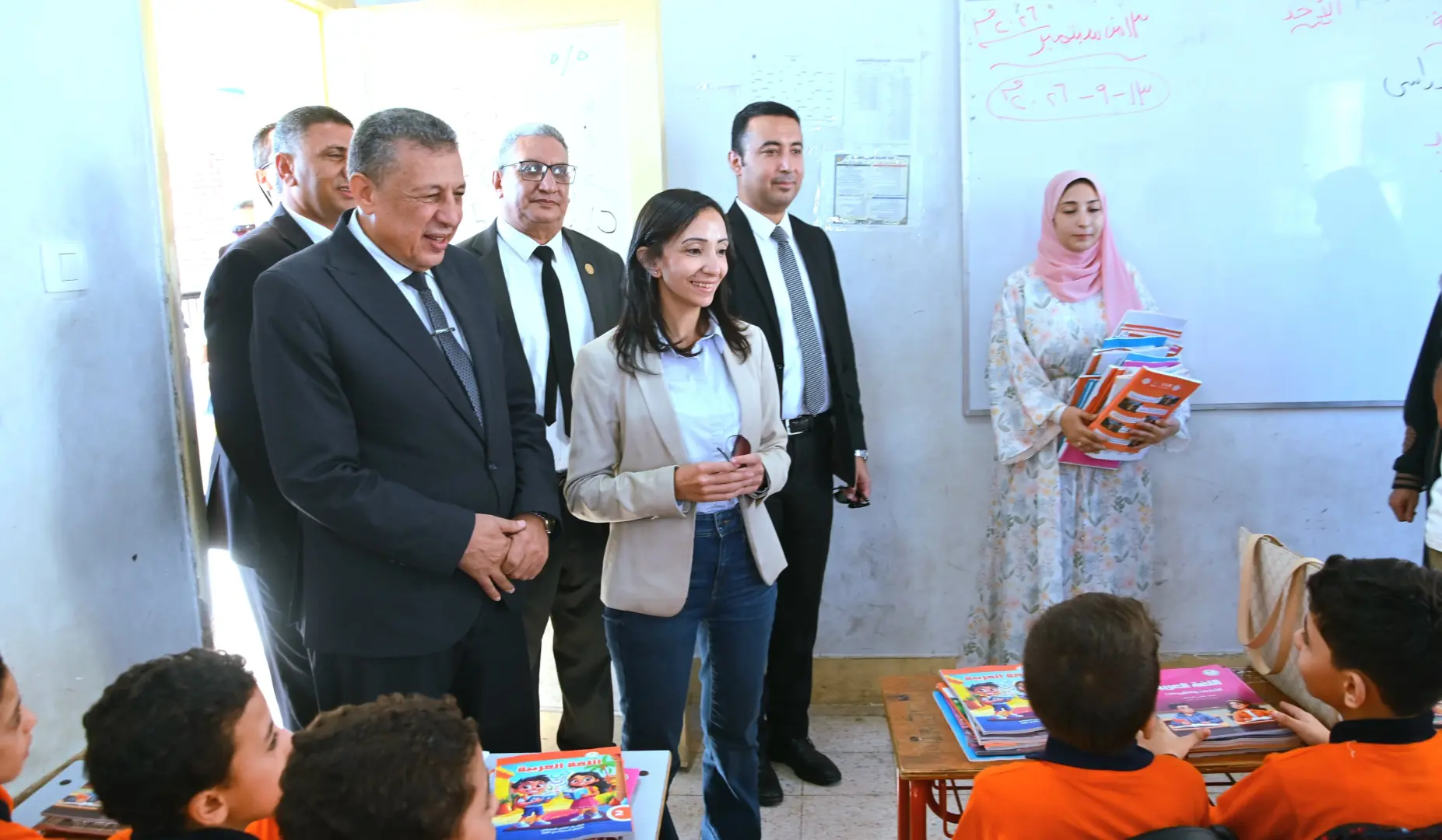 محافظ البحيرة تفاجئ مدارس أبو المطامير في أول أيام الدراسة - 1000128547