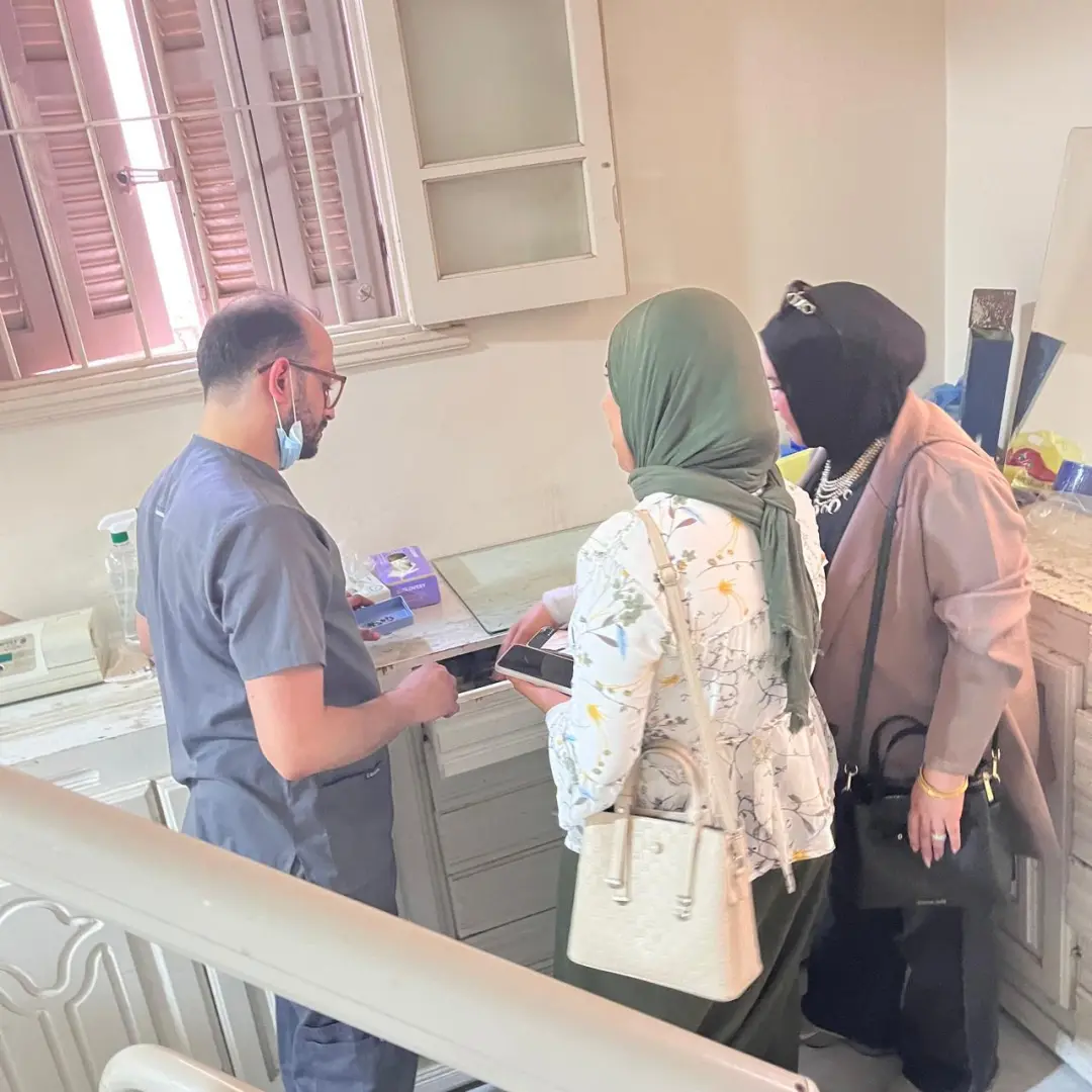 غلق وإنذارات.. حملات مكثفة تضبط 105 منشآت طبية بالبحيرة - 1000138599