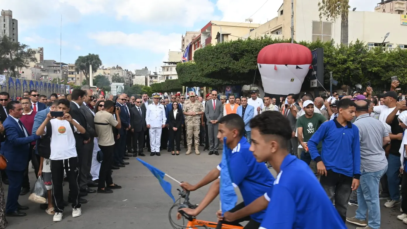 شعلة النصر تضيء سماء البحيرة من رشيد في العيد القومي الـ219 - 1000140264