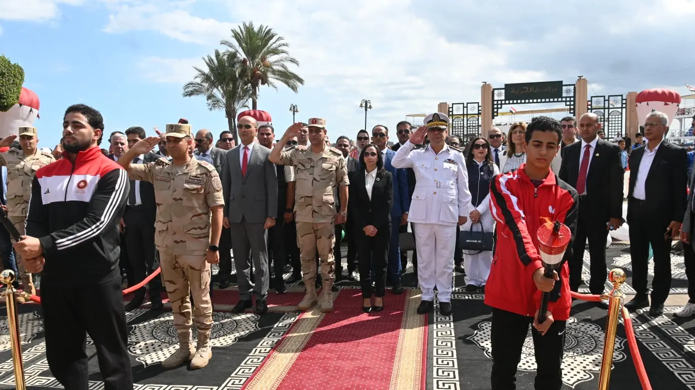 شعلة النصر تضيء سماء البحيرة من رشيد في العيد القومي الـ219 - 1000140295