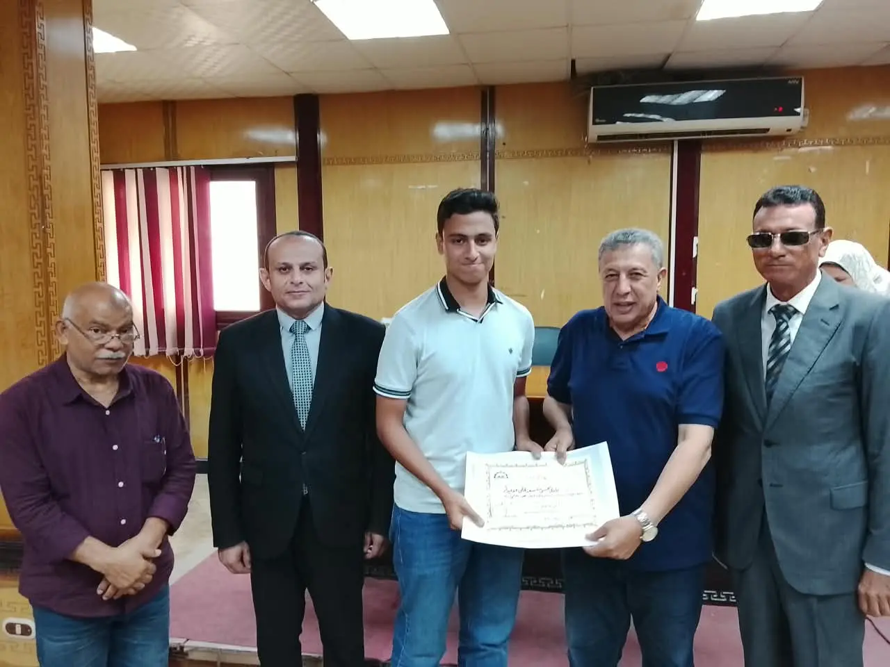 التعليم والأسرة في مواجهة الانضباط.. تكريم أوائل الثانوية العامة بالبحيرة - 1000147045