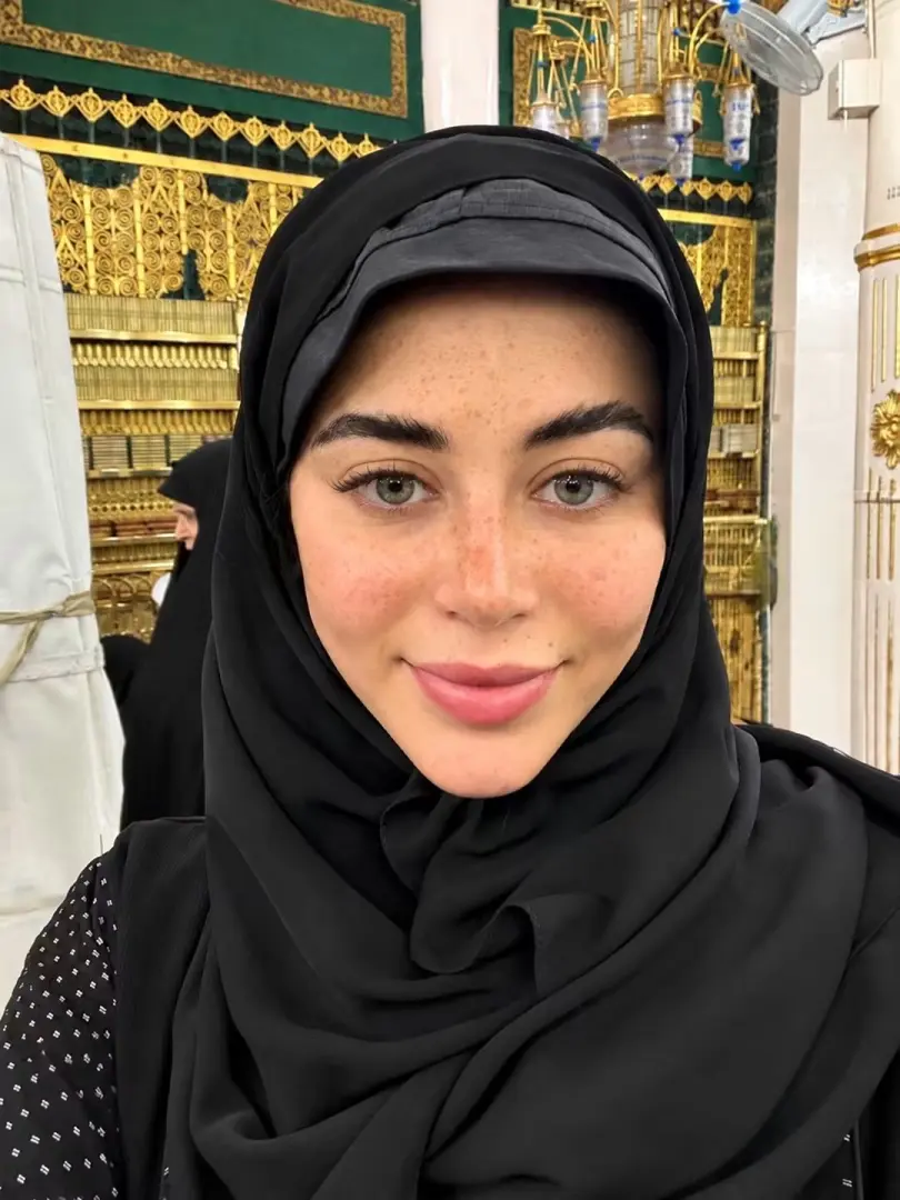 يارا السكري تخطف الأنظار من الأراضي المقدسة بعد أداء العمرة - 1000147606