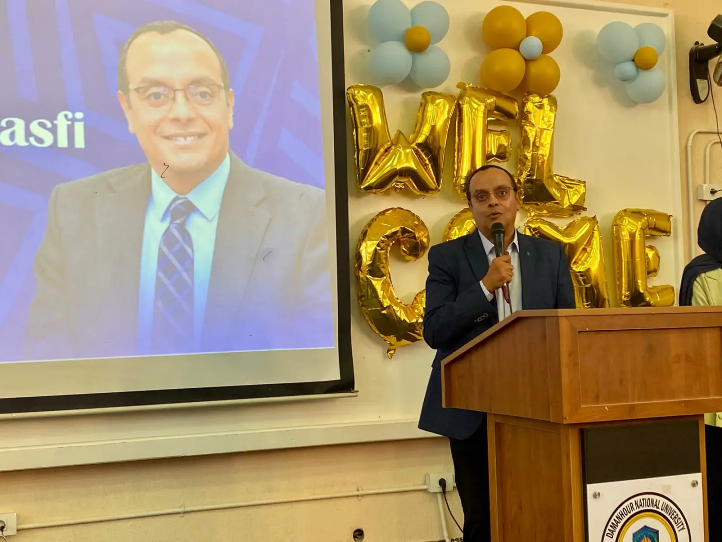من المدرج إلى سوق العمل.. جامعة دمنهور الأهلية تجهز طلابها للمستقبل - 1000150951