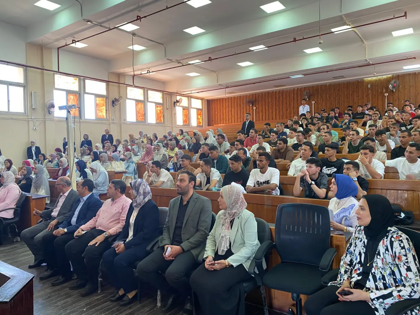 من المدرج إلى سوق العمل.. جامعة دمنهور الأهلية تجهز طلابها للمستقبل - 1000150952