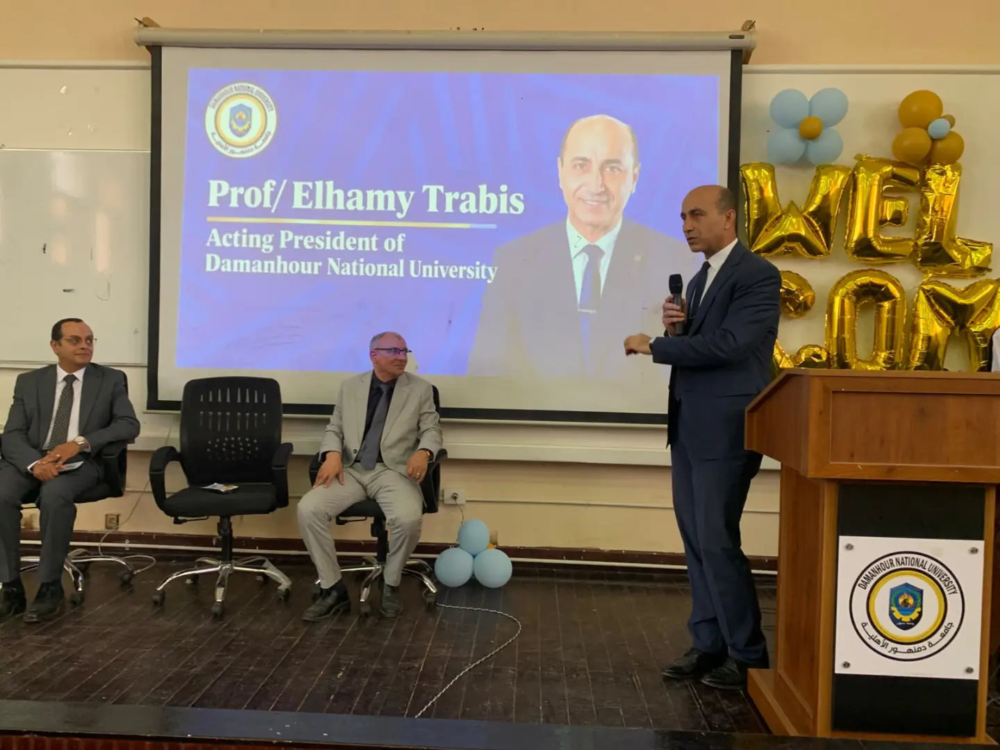 جامعة دمنهور الأهلية تستقبل صيادلة المستقبل في أول يوم تعريفي - 1000162082