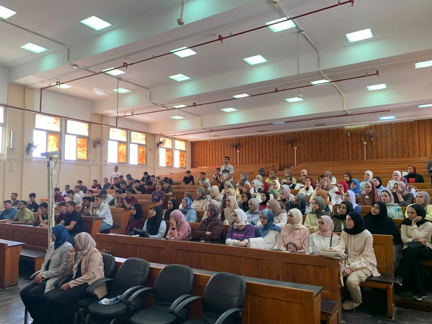 جامعة دمنهور الأهلية تستقبل صيادلة المستقبل في أول يوم تعريفي - 1000162083