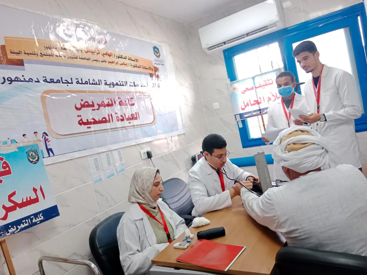 جامعة دمنهور تفاجئ أهالي النخلة البحرية بقافلة شاملة