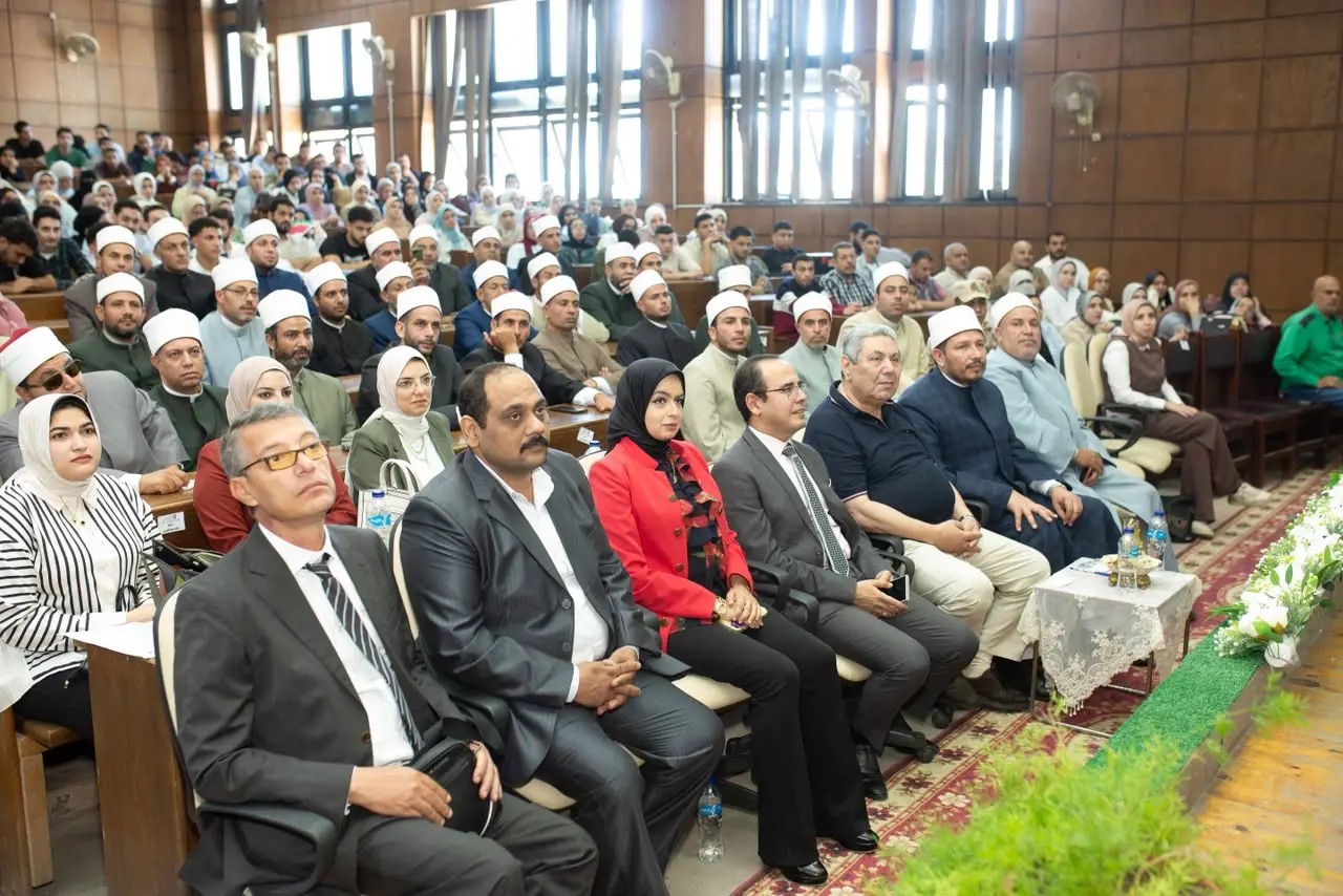 نقطة دم تنقذ حياة.. إقبال كبير على حملة تبرع بالدم في هندسة دمنهور - 1000221809