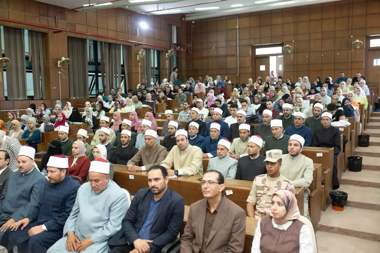 نقطة دم تنقذ حياة.. إقبال كبير على حملة تبرع بالدم في هندسة دمنهور - 1000221810