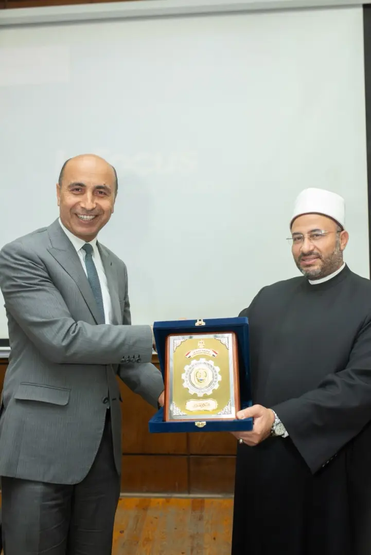 نقطة دم تنقذ حياة.. إقبال كبير على حملة تبرع بالدم في هندسة دمنهور - 1000221811