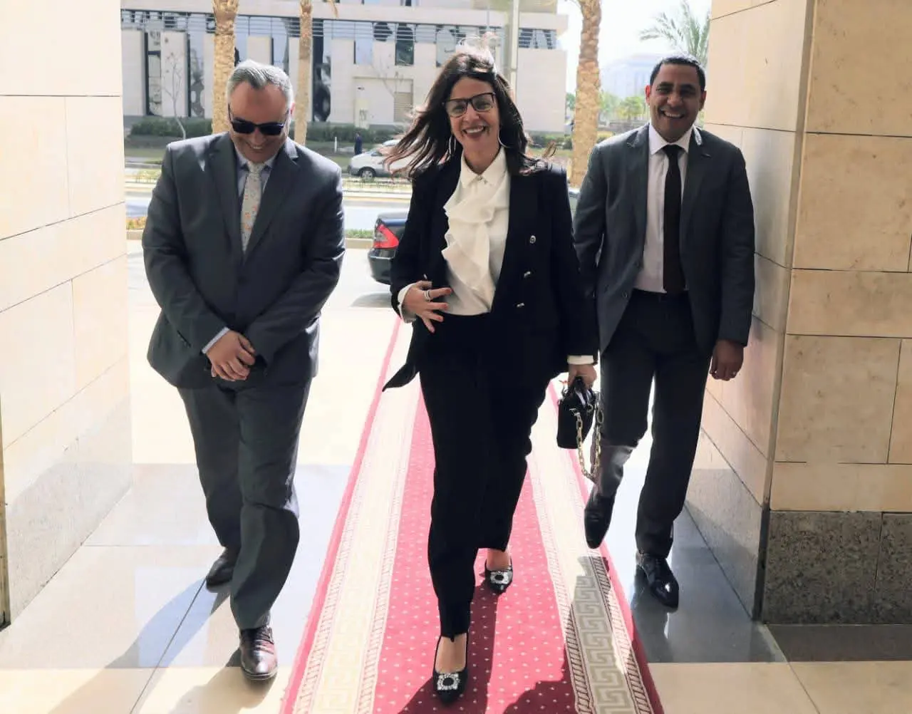 وزيرة الثقافة تلتقي قيادات الوزارة : نعمل بروح الفريق الواحد لتحقيق الأهداف والتكليفات الرئاسية