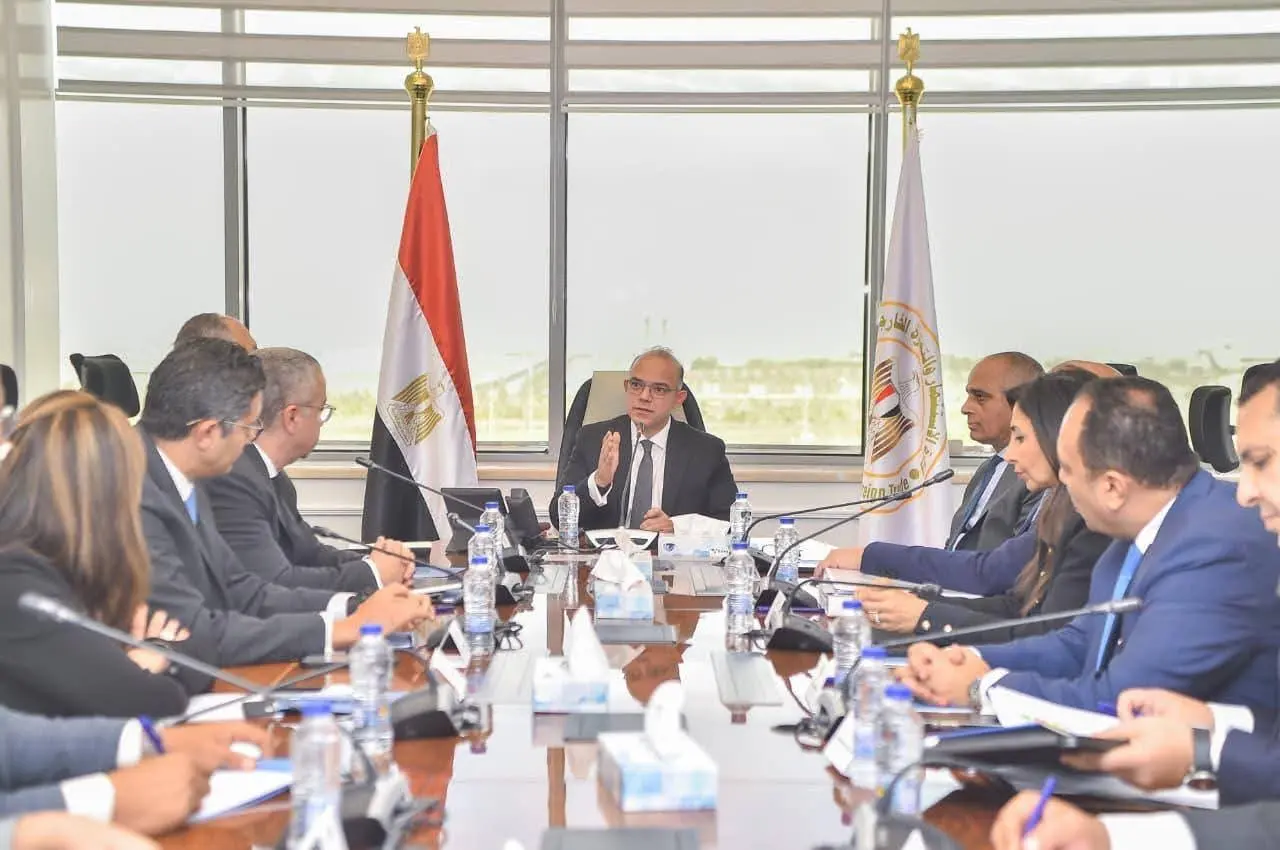 وزير الاستثمار والتجارة الخارجية يحدد الأولويات ويصدر  تكليفات عاجلة للقيادات  والهيئات التابعة