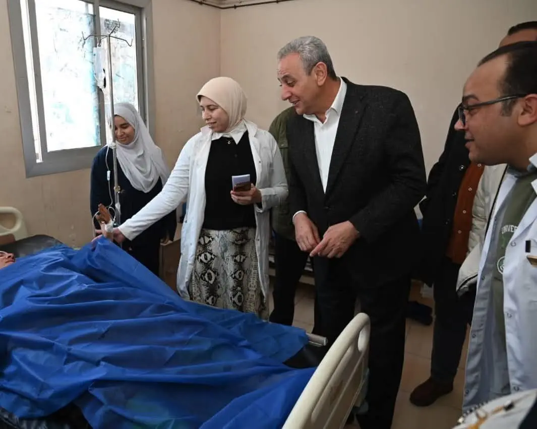محافظ الغربية يطمئن على المصابين فى حادث الطريق الزراعى بقرية العِمّة