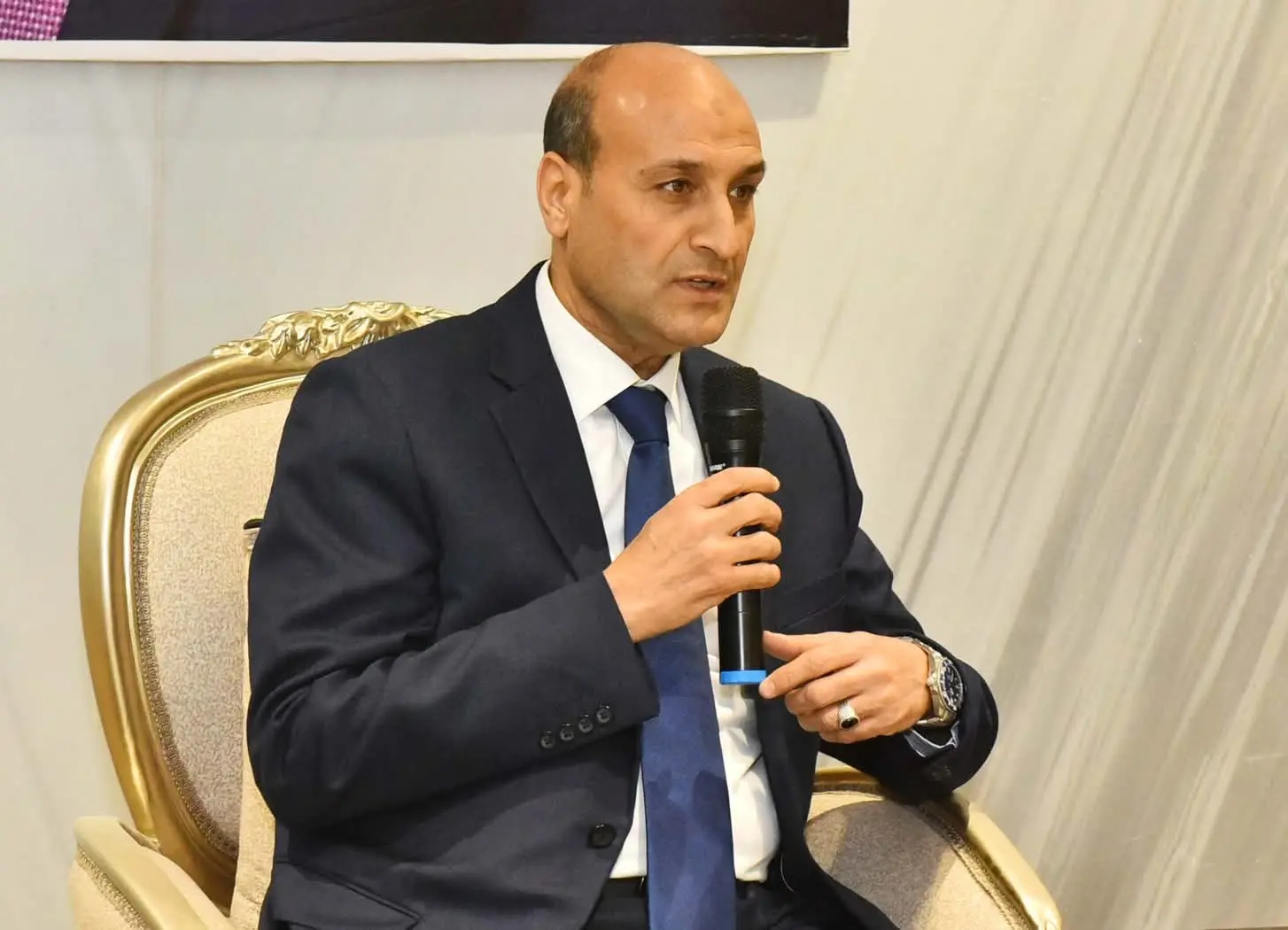 محافظ أسيوط للقيادات التنفيذية: ضرورة الإسراع في إنهاء ملفات التقنين والتصالح وتبسيط الإجراءات للمواطنين