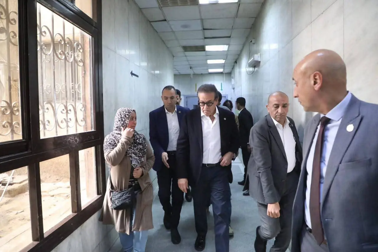 وزير الصحة يفاجئ مستشفى السلام التخصصىى أول أيام رمضان ويحيل المدير للتحقيق - 1000255608