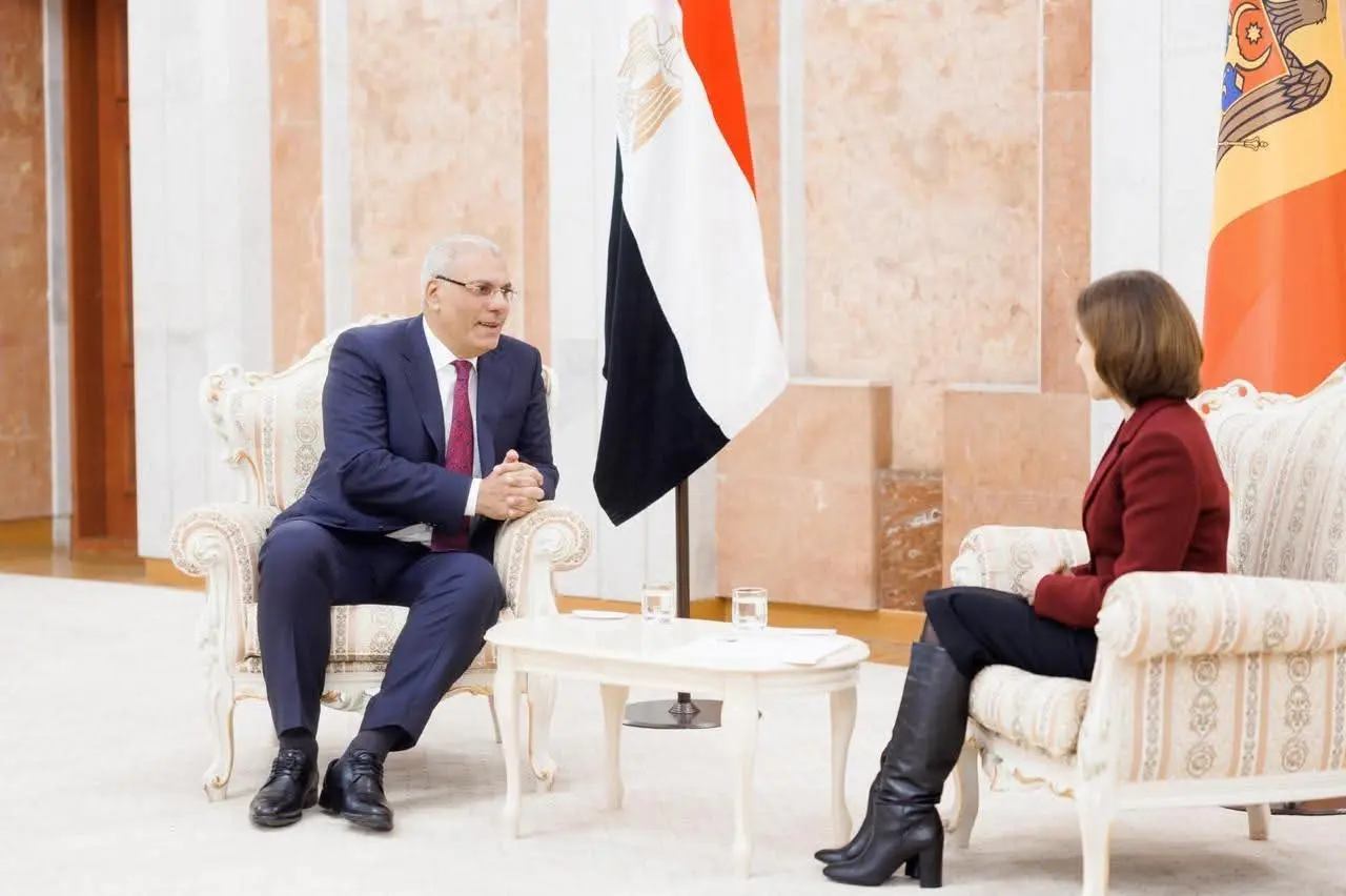 السفير المصرى يقدم أوراق اعتماده إلى الرئيسة المولدوفية - 1000255620 1