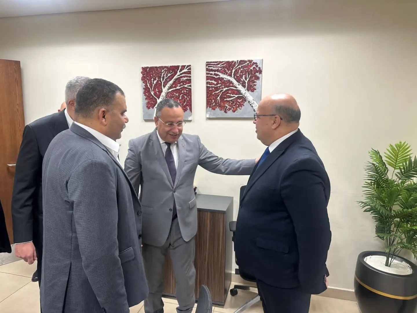 وزير التعليم العالى:الالتزام الصارم بحسن سير العمل فى  جميع الملفات الحيوية..وتطوير بيئة العمل - 1000255668