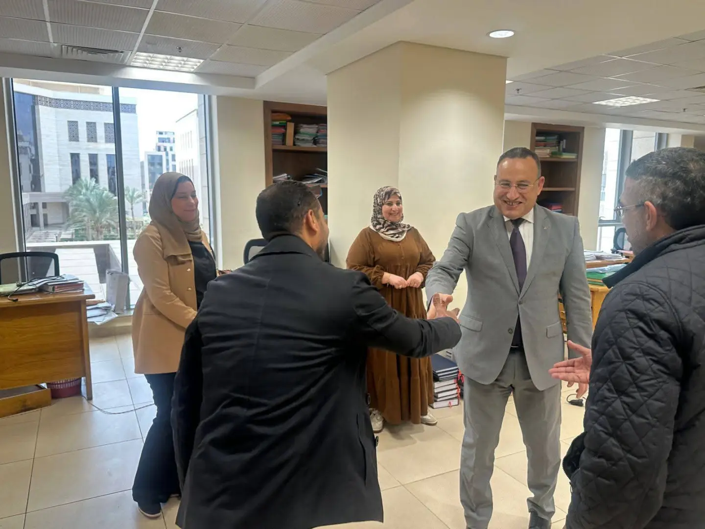 وزير التعليم العالى:الالتزام الصارم بحسن سير العمل فى  جميع الملفات الحيوية..وتطوير بيئة العمل - 1000255671