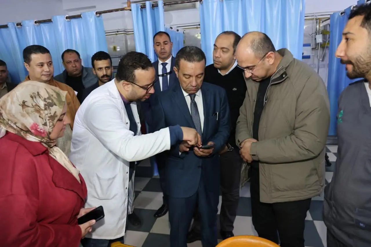 محافظ المنوفية يفاجئ مستشفى تلا العام وإحالة المتغيبين للتحقيق - 1000256127
