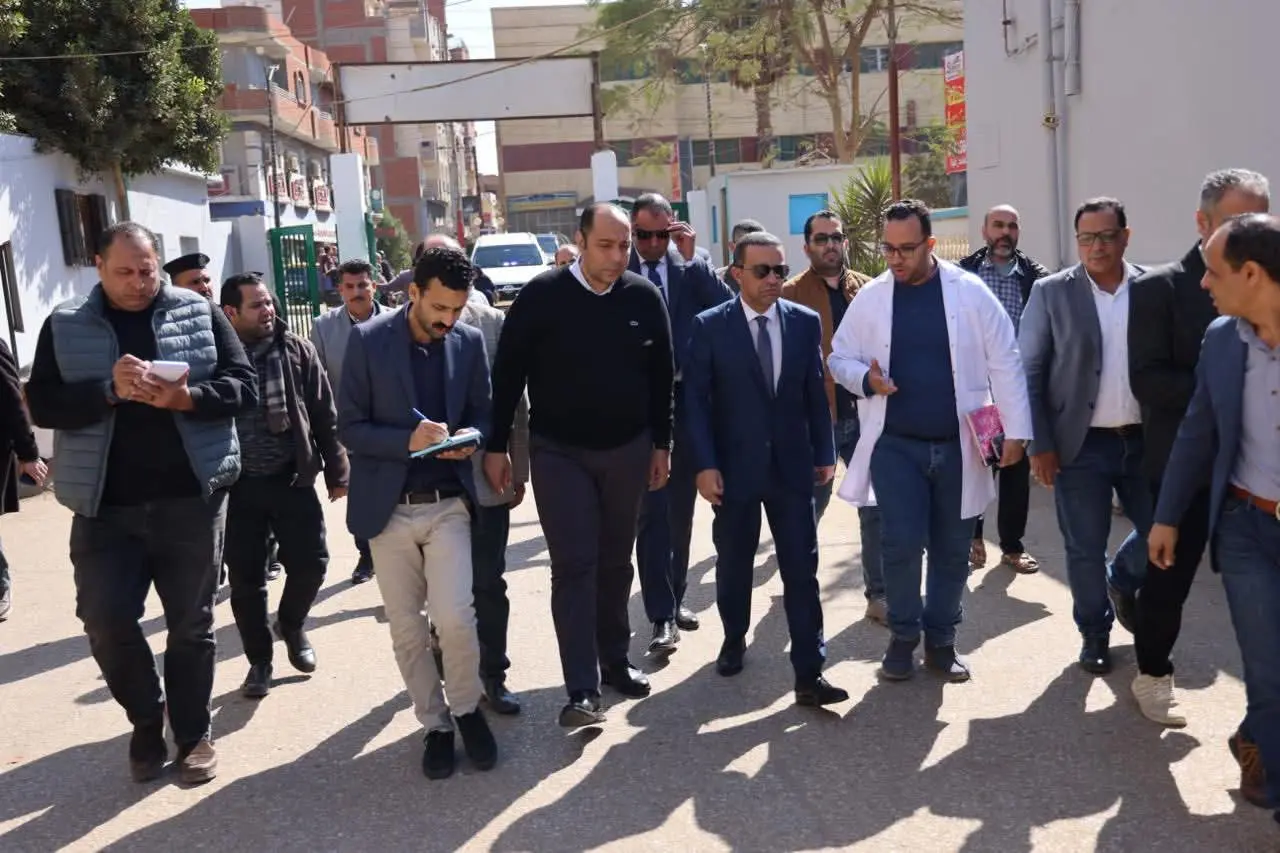 محافظ المنوفية يفاجئ مستشفى تلا العام وإحالة المتغيبين للتحقيق - 1000256128