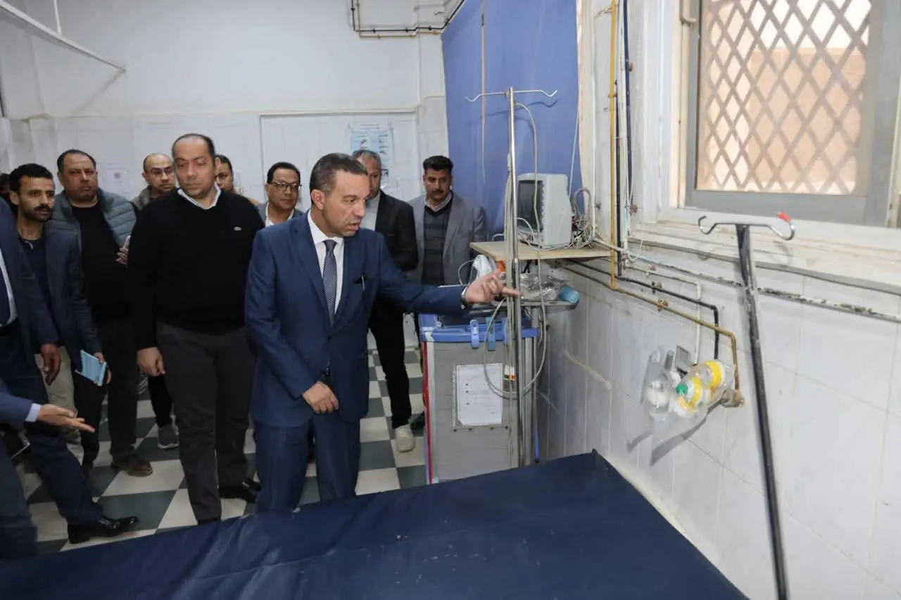 محافظ المنوفية يفاجئ مستشفى تلا العام وإحالة المتغيبين للتحقيق - 1000256130