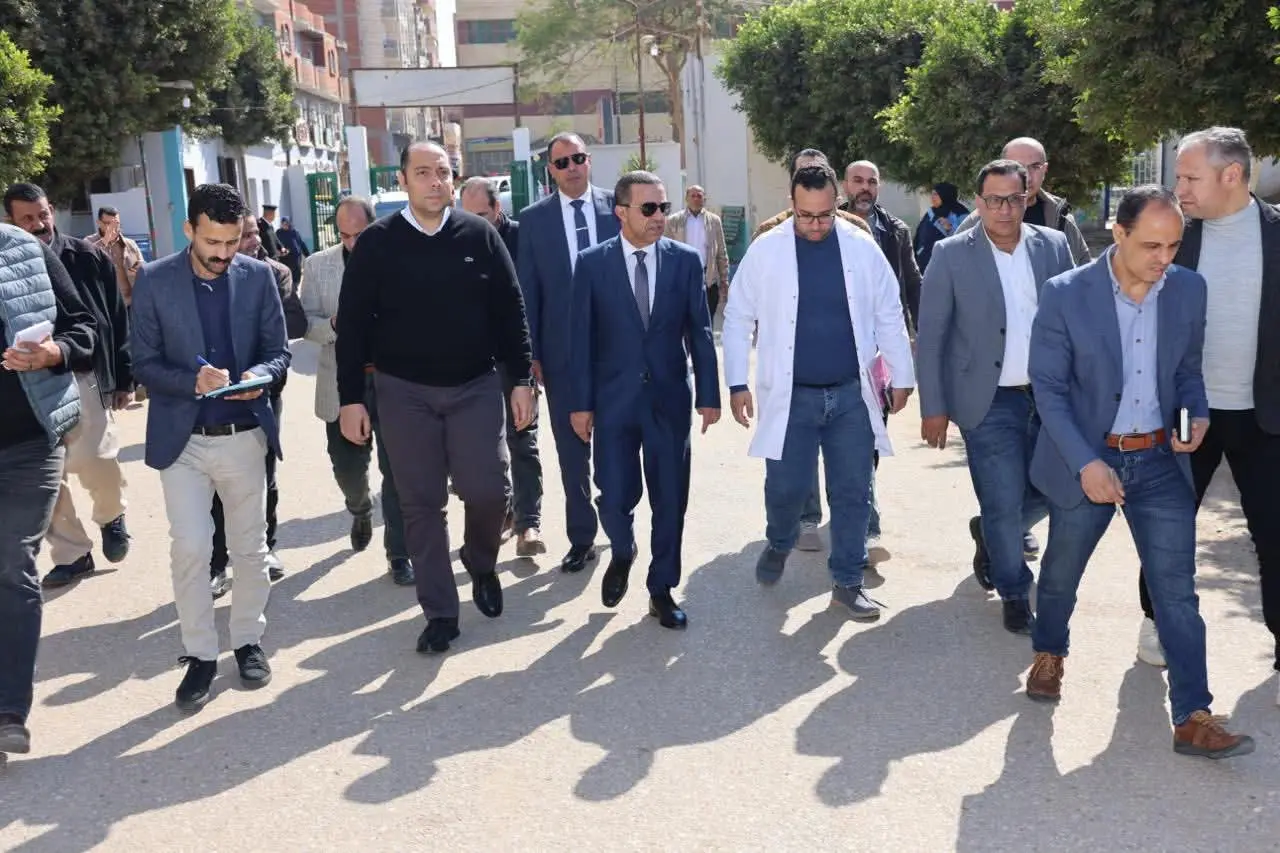 محافظ المنوفية يفاجئ مستشفى تلا العام وإحالة المتغيبين للتحقيق - 1000256131