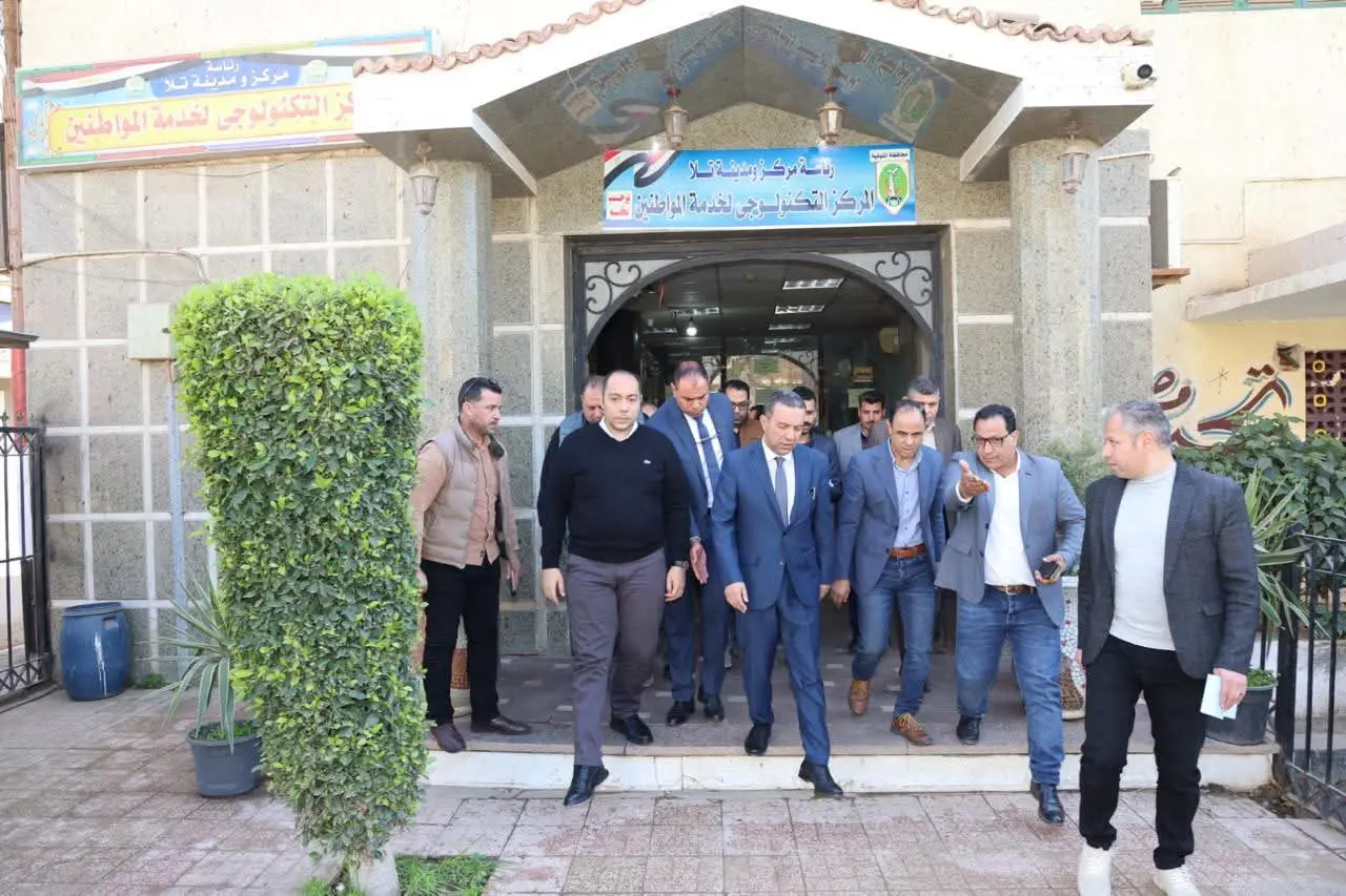 محافظ المنوفية يتفقد المحطة الوسيطة بطاقة استيعابية 550 طن / يوم والمركز التكنولوجى - 1000256196