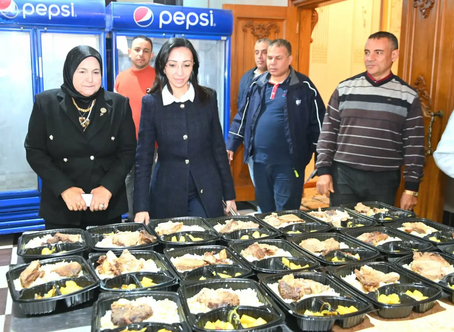 محافظ البحيرة تتفقد "مطبخ المصرية" لدعم الأسر الأكثر إحتياجاً خلال شهر رمضان المبارك - 1000257276