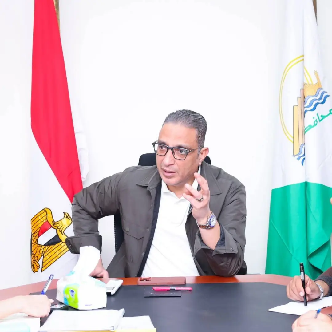 محافظ الجيزة يتفقد منطقة نزلة السمان ويتاع مشروعات التطوير ورفع الكفاءة بالمناطق المحيطة بالأهرامات - 1000257799