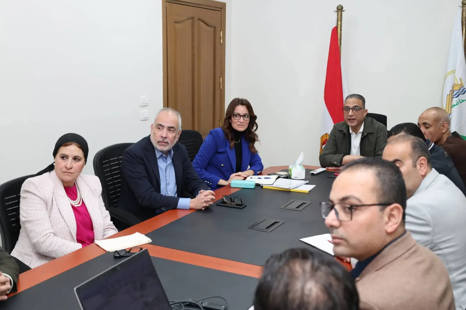 محافظ الجيزة يتفقد منطقة نزلة السمان ويتاع مشروعات التطوير ورفع الكفاءة بالمناطق المحيطة بالأهرامات - 1000257800