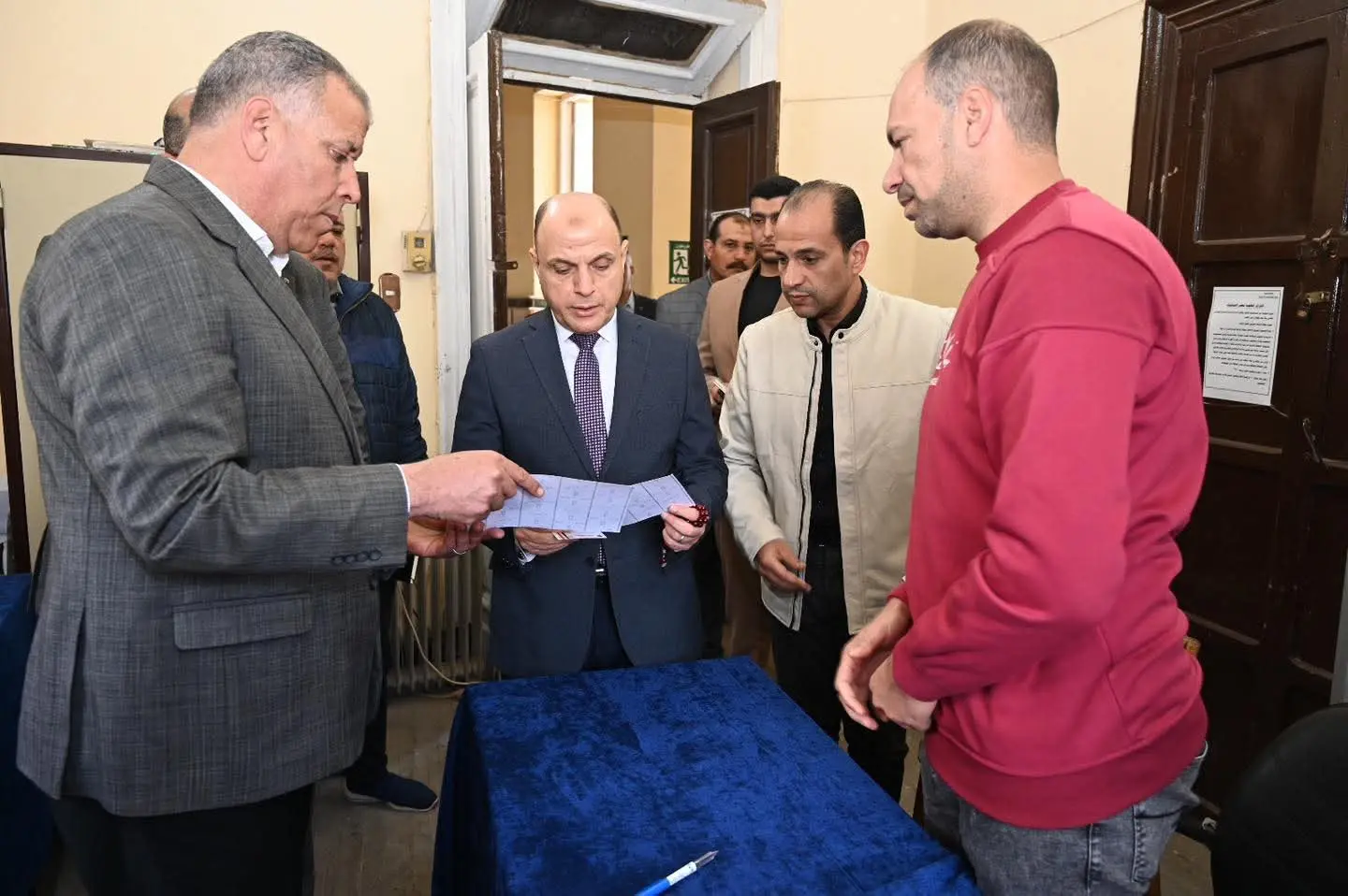 محافظ الغربية يتفقد إدارات مركز ومدينة كفر الزيات لتسريع الإنجاز
