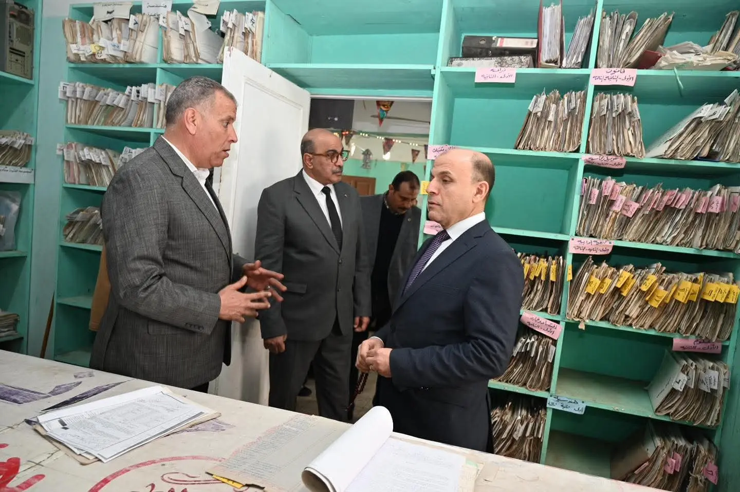 محافظ الغربية يتفقد إدارات مركز ومدينة كفر الزيات لتسريع الإنجاز - 1000257814