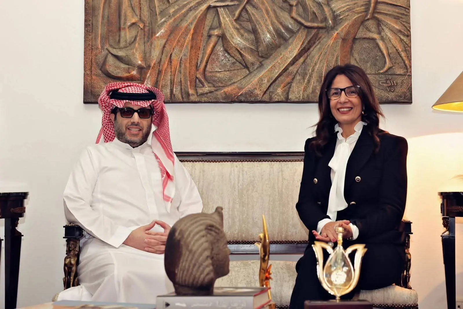 وزيرة الثقافة يحث مع المستشار تركى آل الشيخ تعزيز التعاون الثقافى والفنى بين البلدين - 1000258315