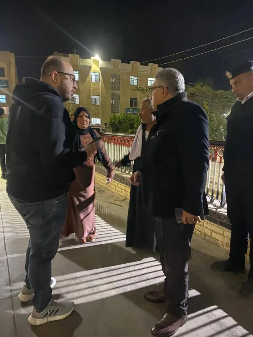 محافظ الدقهلية يفاجئ مستشفى بلقاس..ويقرر إحالة المدير والنباطشية للتحقيق - 1000259423