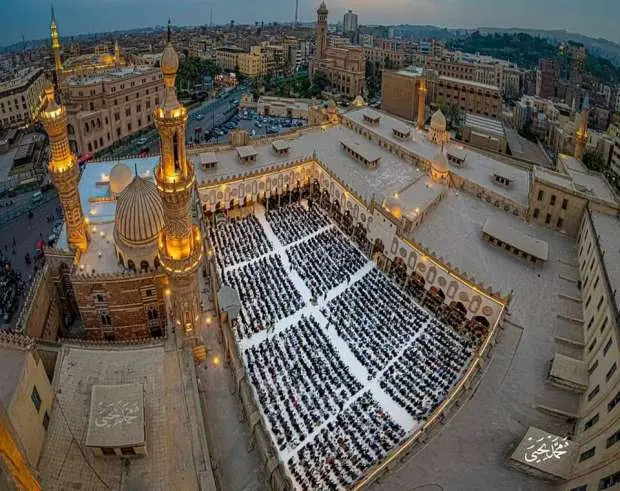 الجامع الأزهر ..ألف عامٍ وما زالت مآذنه تعانق السماء - 1000259449