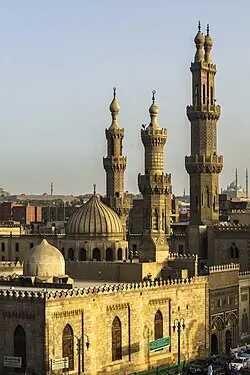 الجامع الأزهر ..ألف عامٍ وما زالت مآذنه تعانق السماء - 1000259454