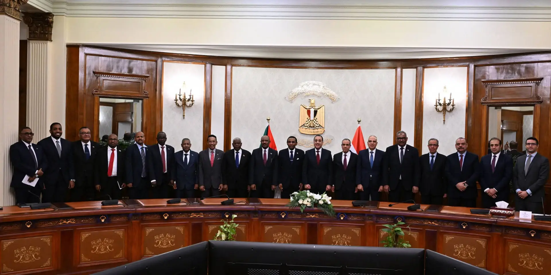 مدبولى ونظيره السودانى بحثا تعزيز العلاقات الثنائية والقضايا الإقليمية ذات الاهتمام المشترك - 1000259880