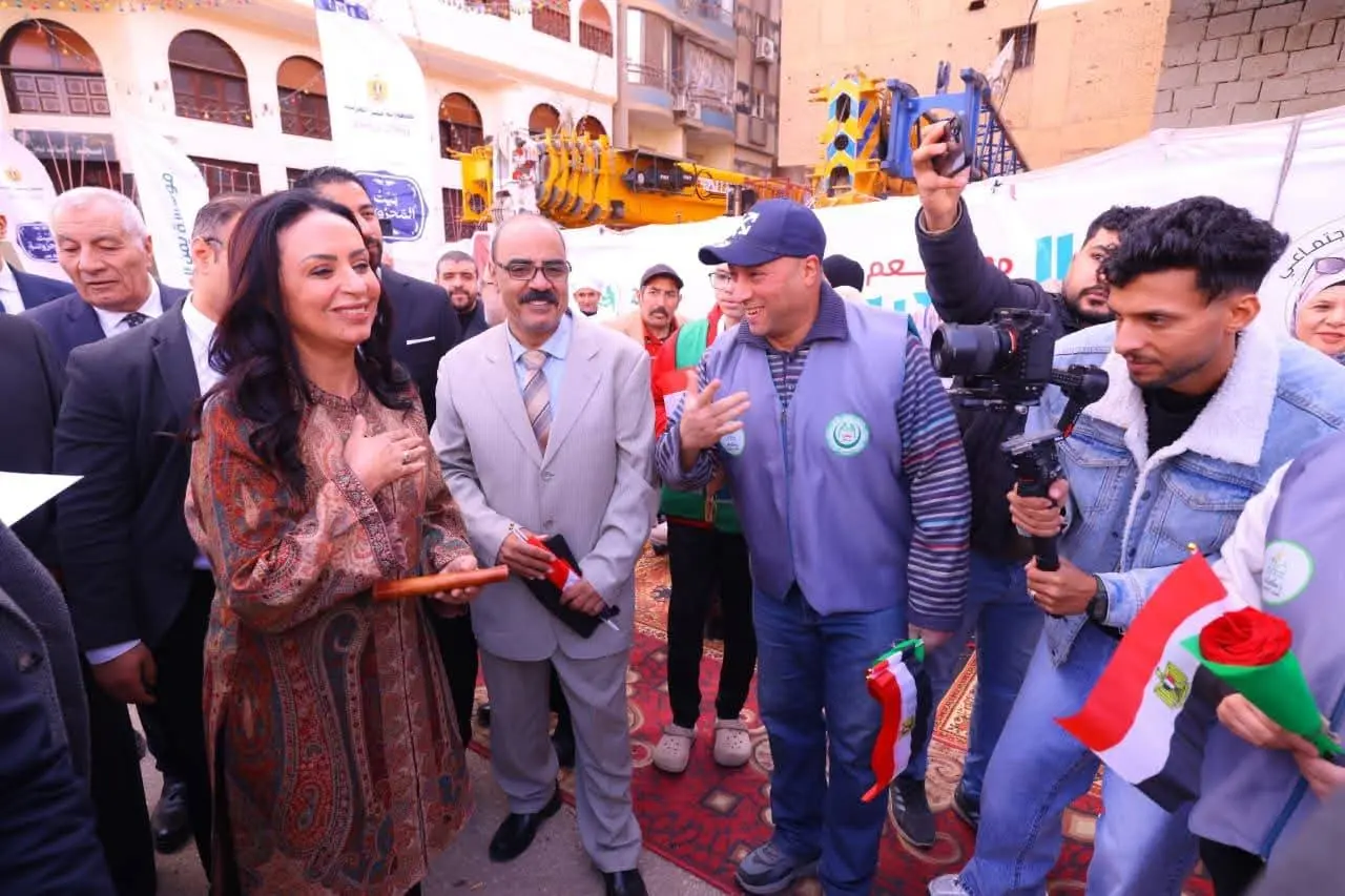مايا مرسى تثمن الجهود المقدمة من مؤسسة يمن الخيرية فى الإطعام، - 1000259934