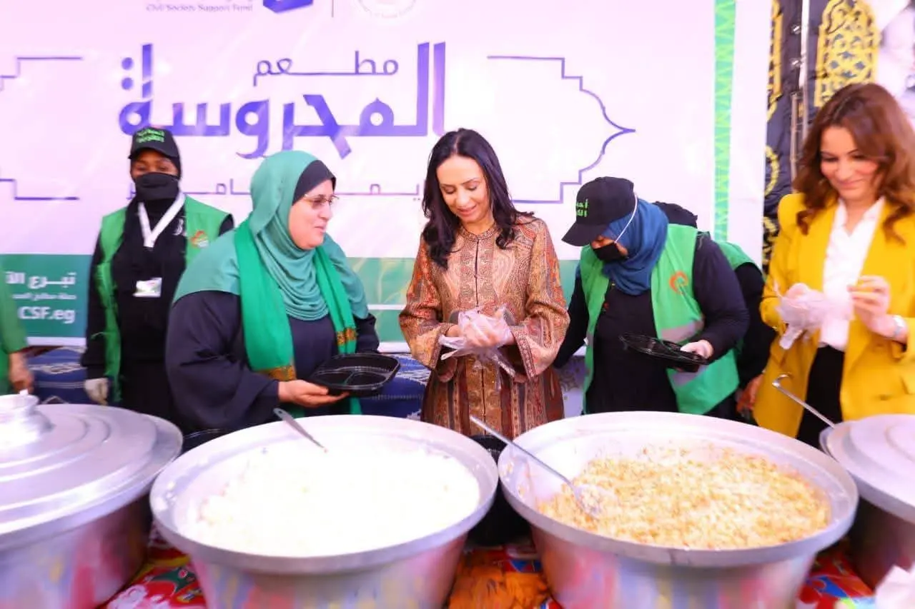 وزيرة التضامن  تزور وحدة إطعام بجمعية " أحباب الكريم" بـ" إمبابة"