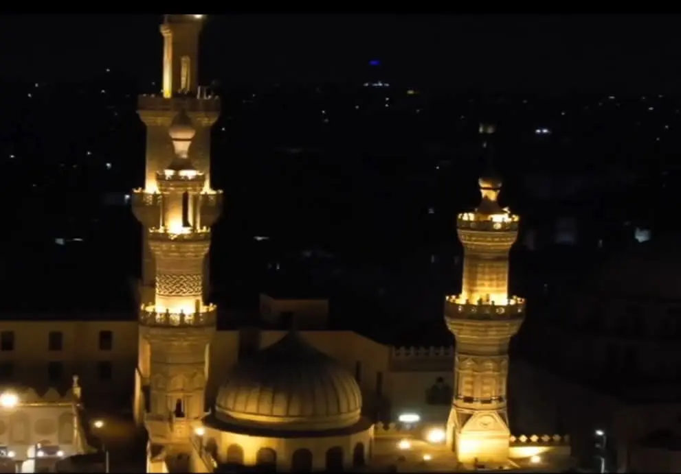 الجامع الأزهر يواصل لياليه العامرة بحضور آلاف المصلين من مصر والعالم - 1000260243