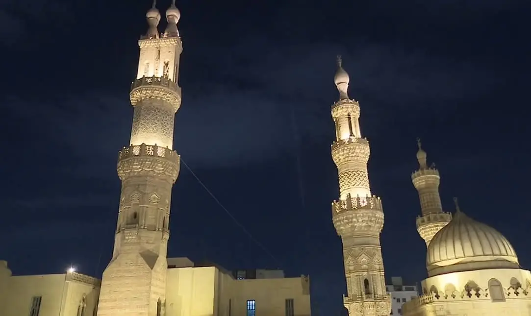 الجامع الأزهر يواصل لياليه العامرة بحضور آلاف المصلين من مصر والعالم - 1000260245